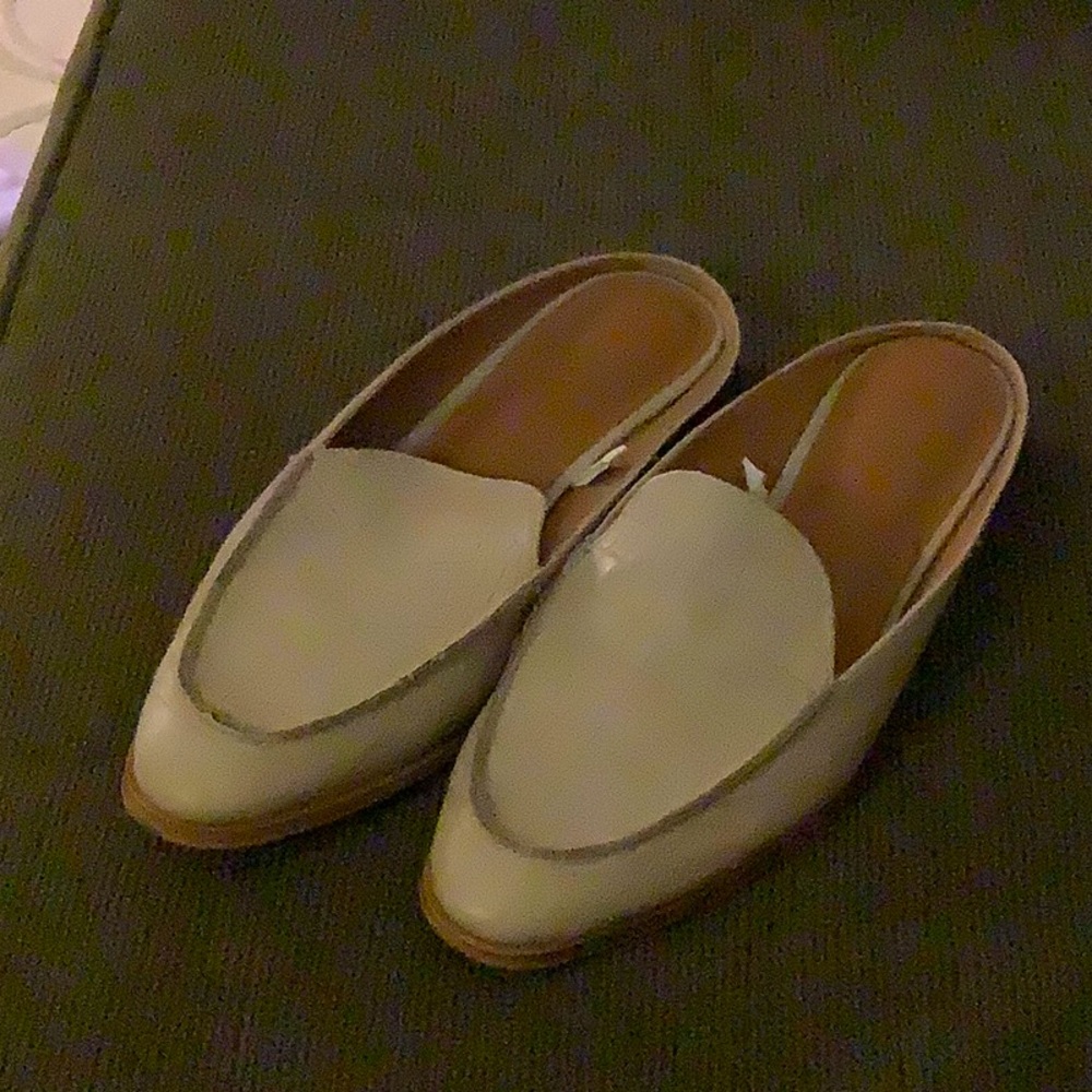 Universal Thread Mules Dekota Flat Shoes Women's Shoe Tan Bone Size 8.5